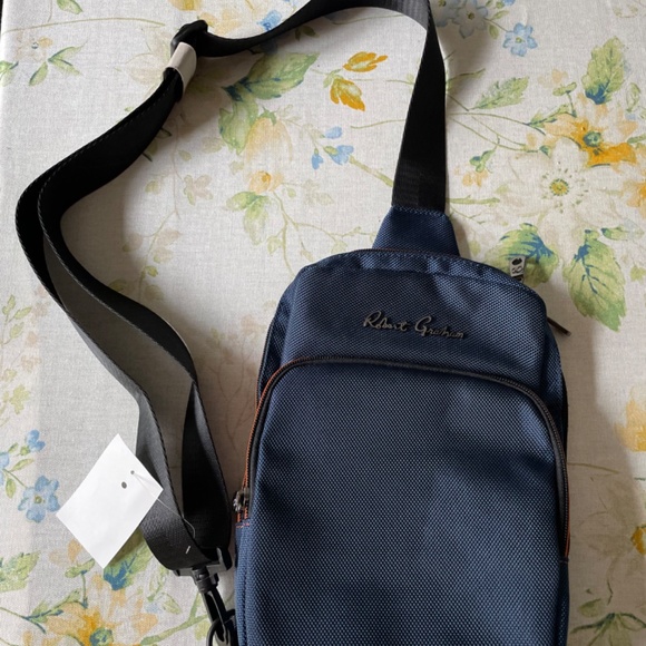 Robert Graham Sling Bag - Picture 2 of 7